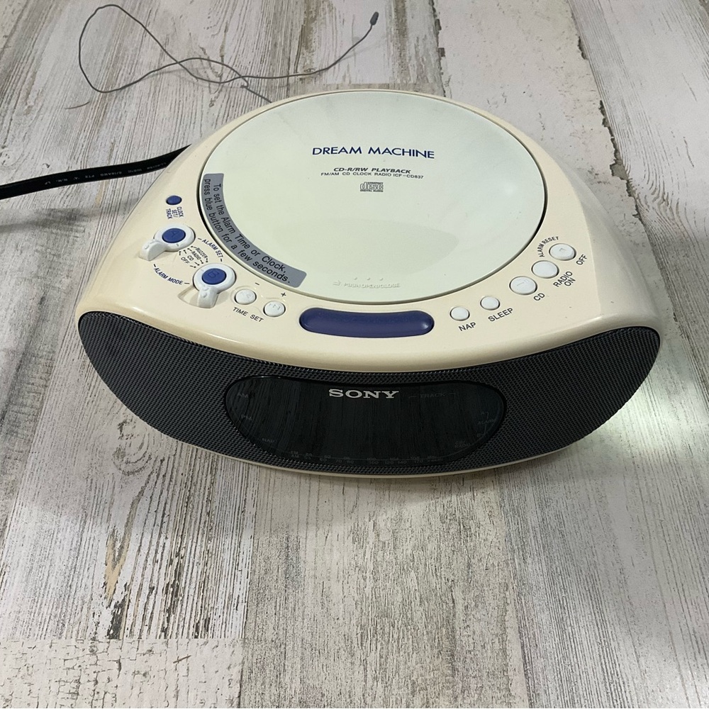 Sony Dream Machine Two Tone White & Black CD Clock Radio